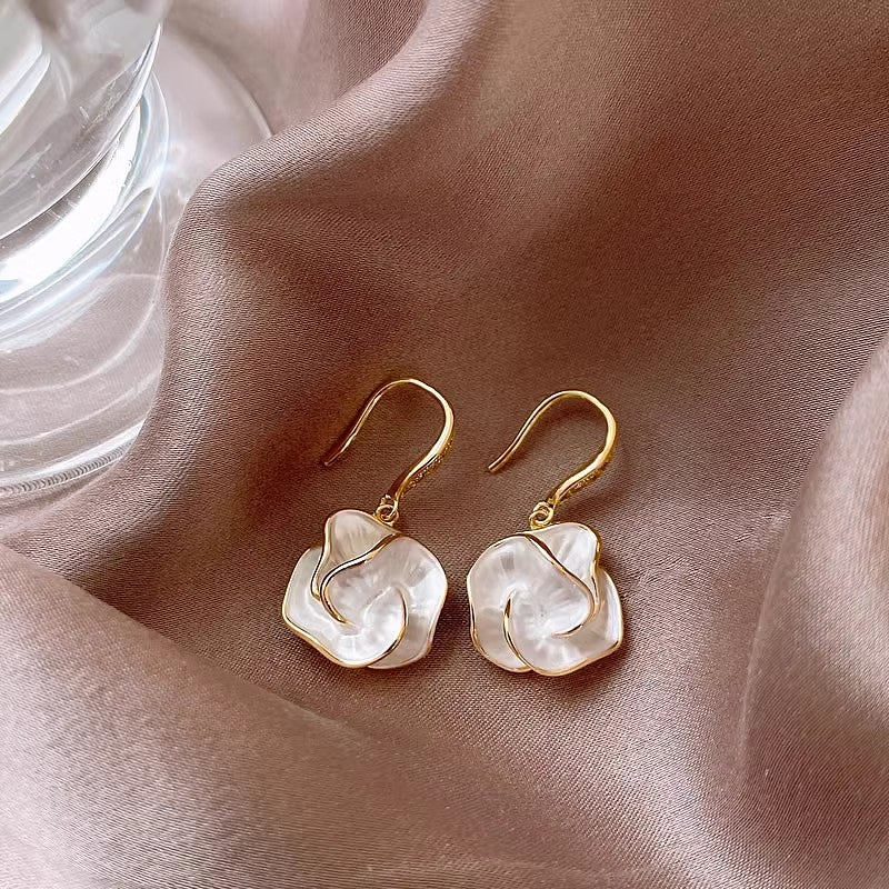 Wholesale S925 silver needle camellia earrings cool style fashion French flower earrings